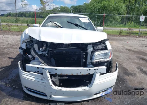 2013 Chrysler 300 Motown from USA, damaged, VIN 2C3CCAAG3DH528949